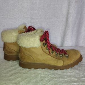 Sorel Tan Winter Boots with Red Laces